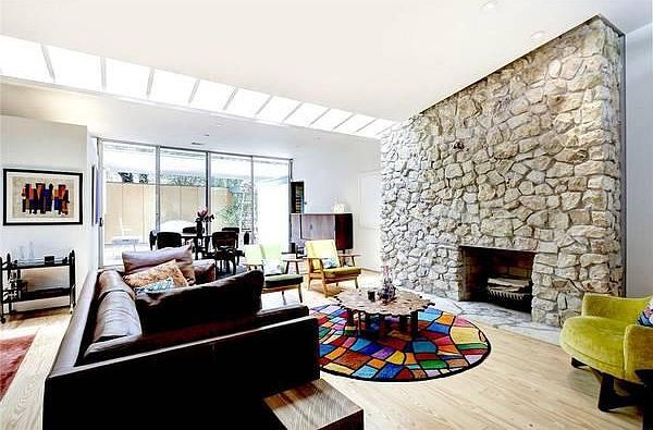 Fireplace and dining area - 2300 Rundell Plz