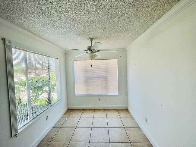 Building Photo - 2200 Key W Ct