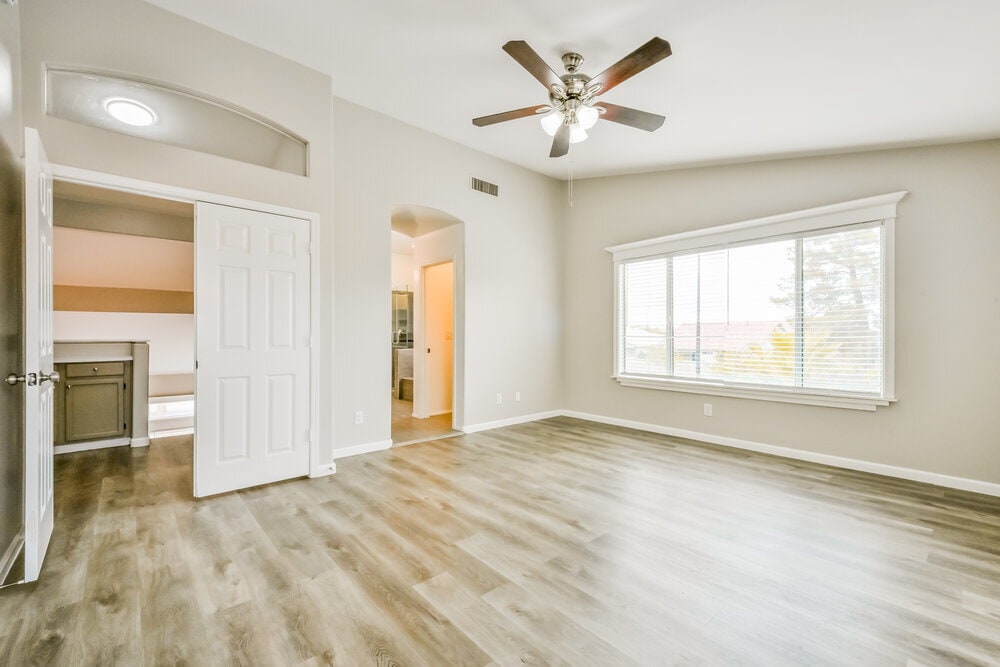 Building Photo - 1297 E Tradewind Dr