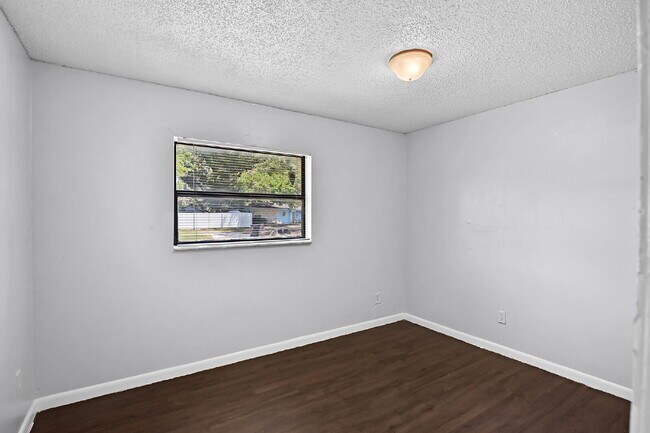 Building Photo - Move-In Ready 3-Bedroom Home with Spacious...