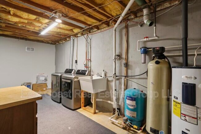 Building Photo - 3395 Canary Ct