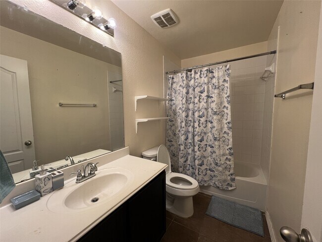 Building Photo - 2403 Summers Glen Ct