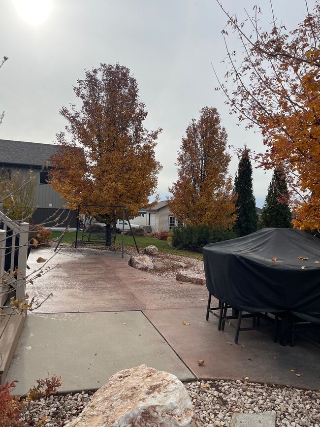 Building Photo - Luxury Fully Furnished 4-Bedroom Home for Rent – Clinton, Utah