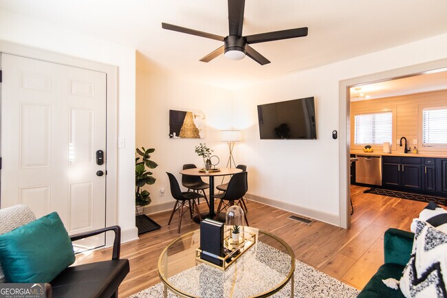 Building Photo - 907 White St SW