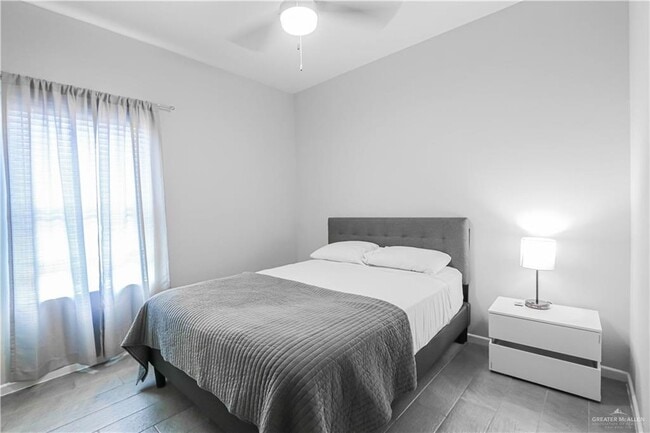 Building Photo - 24 W Sunset Valley St