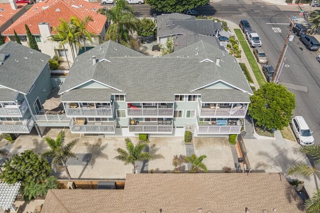 Building Photo - Carlsbad Village Furnished 2 bedroom/2 bath Long Term