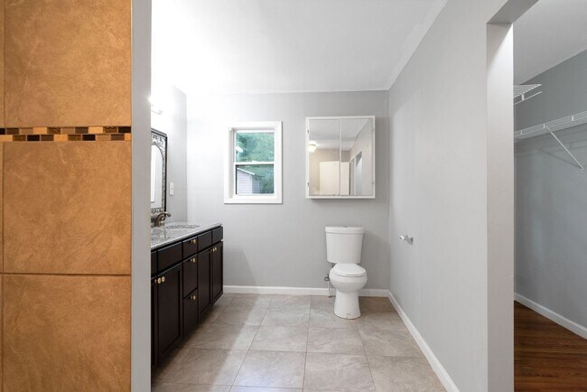 Building Photo - Spacious 4BR House in Lawrenceville