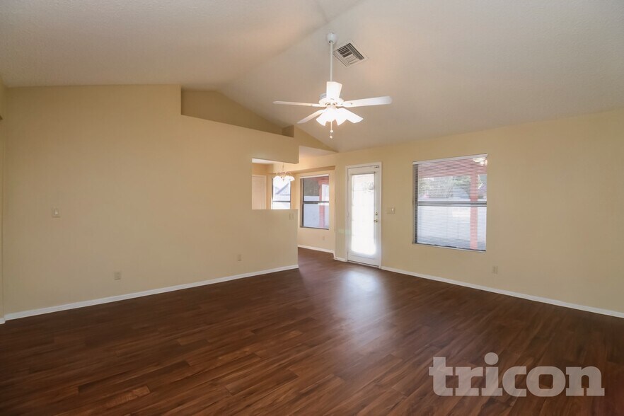 Building Photo - 7743 W Dreyfus Dr