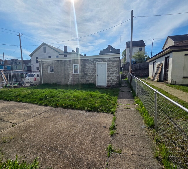 Building Photo - 346 E 12th Ave