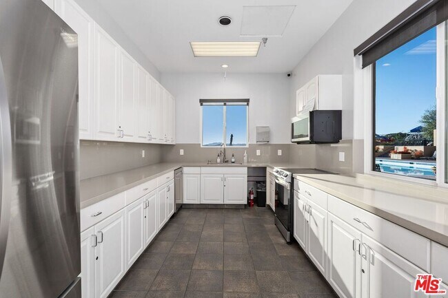 Building Photo - 16802 Cll De Sarah