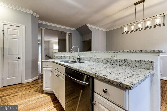 Building Photo - 953 Harrison Cir