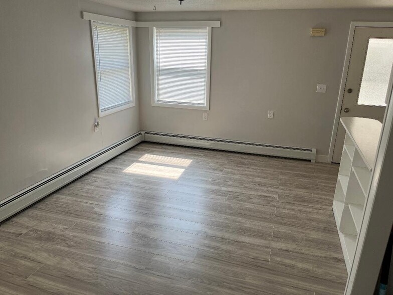 Living Room - 541 Salmon River Rd