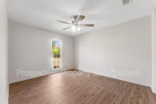 Building Photo - 4924 Roxbury Dr