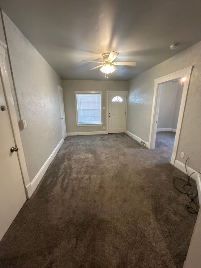 Building Photo - 2 bd Apt Cash Pay/Section 8