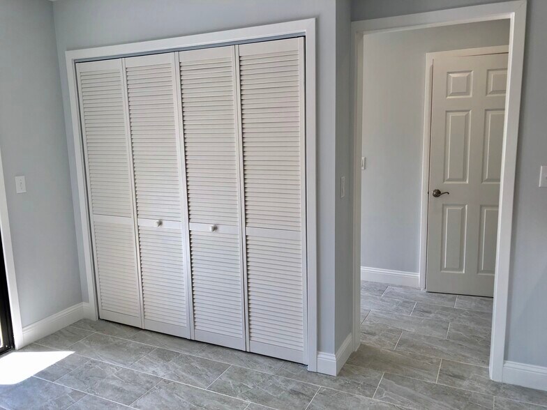 Building Photo - 7940 Los Robles Ct