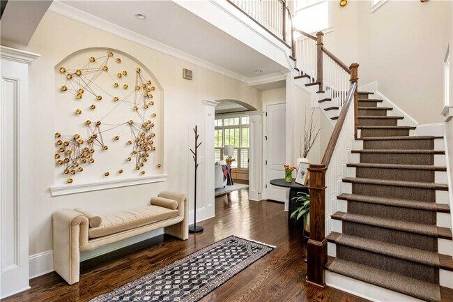 Building Photo - 582 St Charles Ave NE