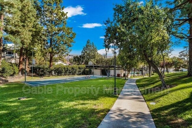 Building Photo - 15845 Rosehaven Ln