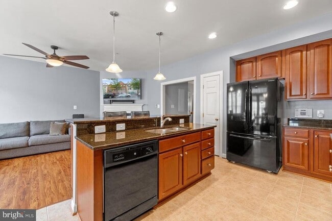 Building Photo - 2456 Eastbourne Dr