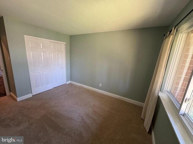 Building Photo - 1002 Worthington Dr