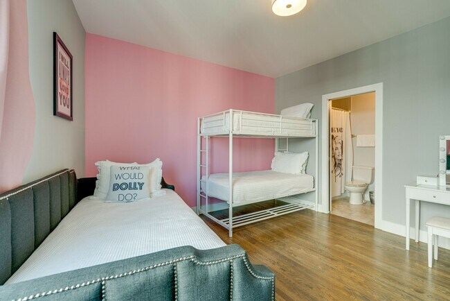 Building Photo - 2910 Felicia St