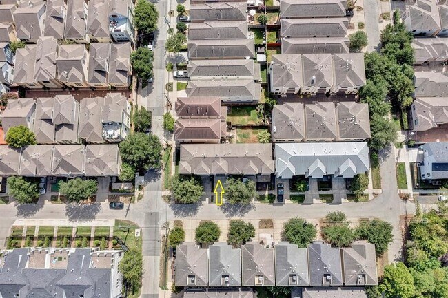 Building Photo - 2514 Maxroy St