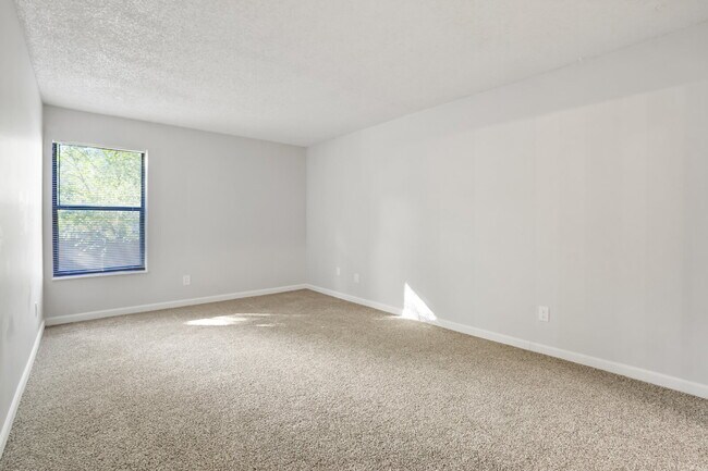 Building Photo - Great Two Bedroom Home with Fireplace