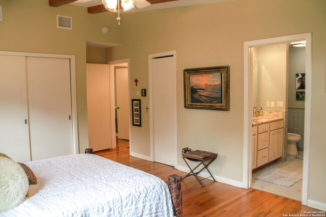Building Photo - 539 Woodcrest Dr