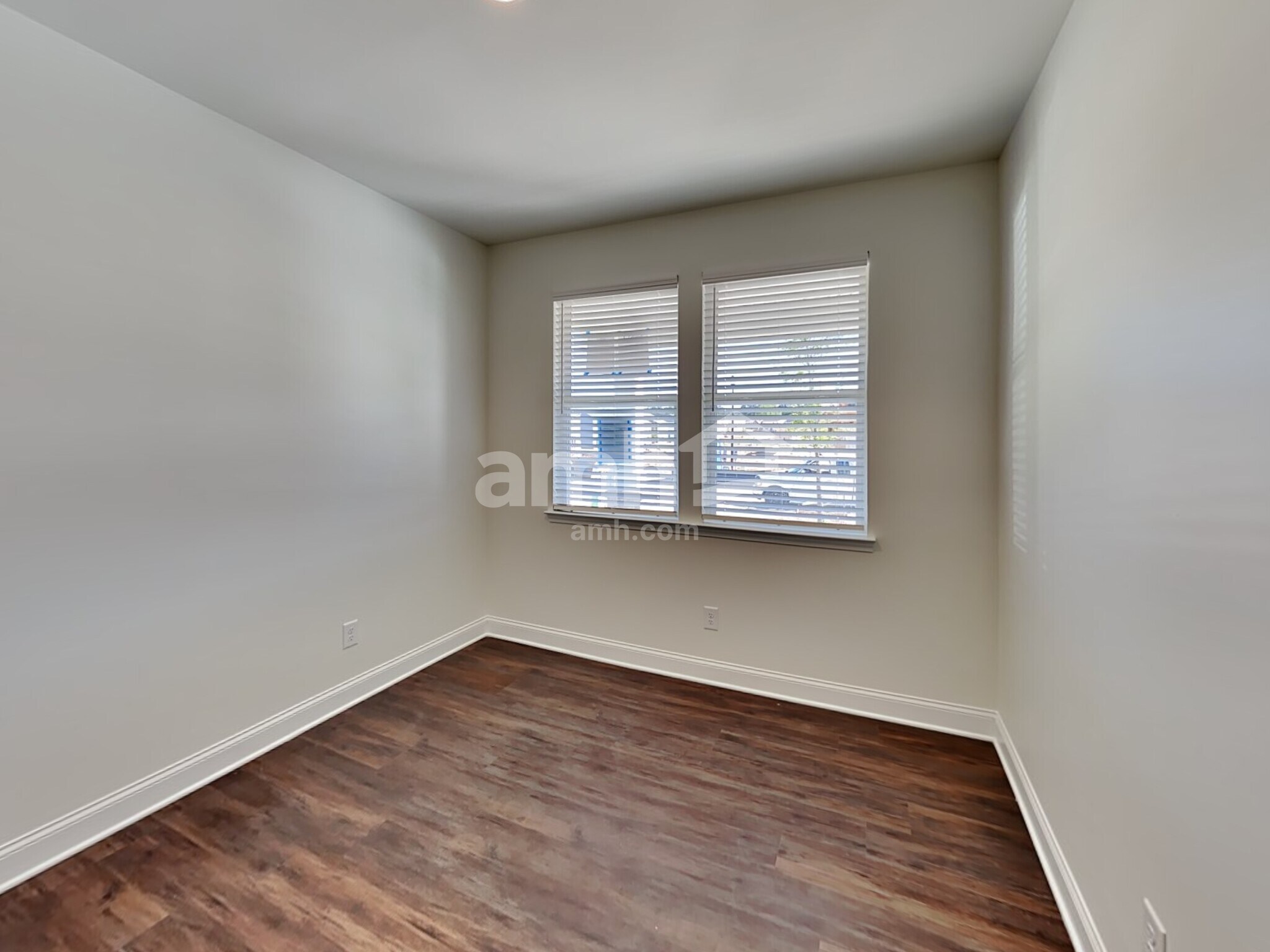 Building Photo - 2072 Windsor Park Ave