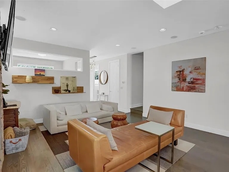 Building Photo - 2713 Grove St