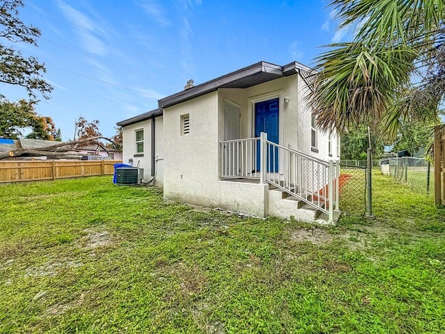 Building Photo - 303 W Valencia St