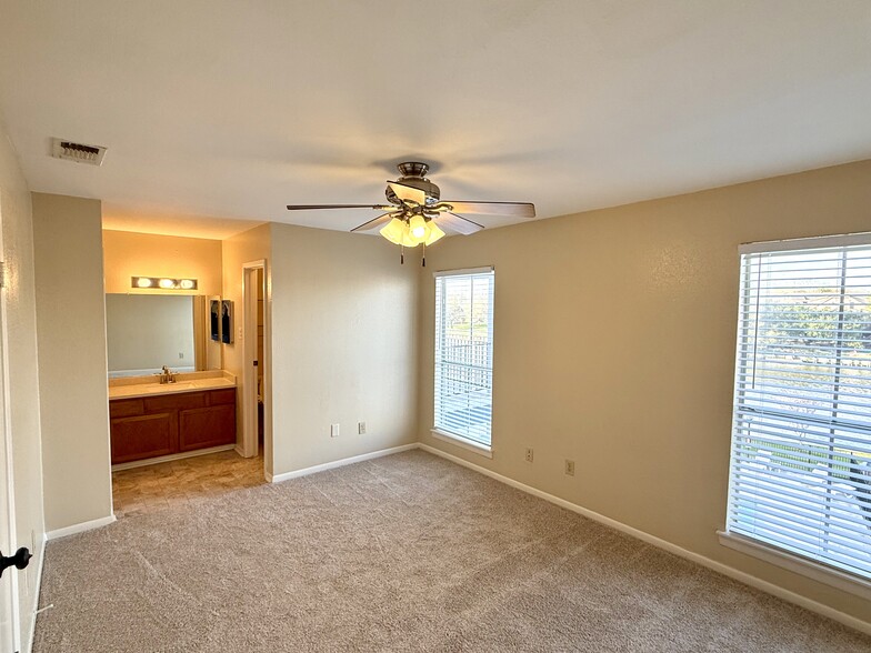 Building Photo - 18511 Egret Bay Blvd #209