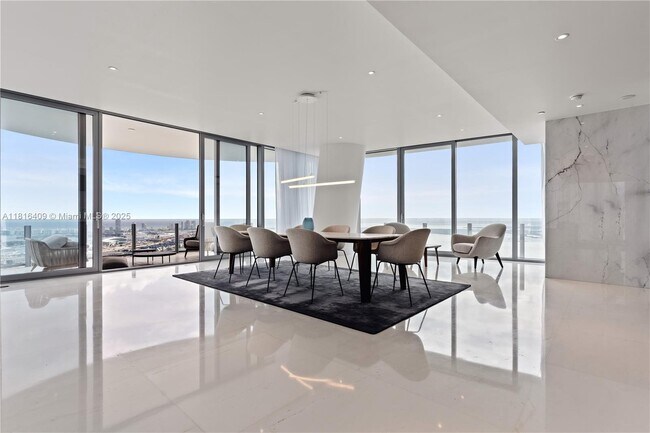 Building Photo - 300 Biscayne Blvd Way
