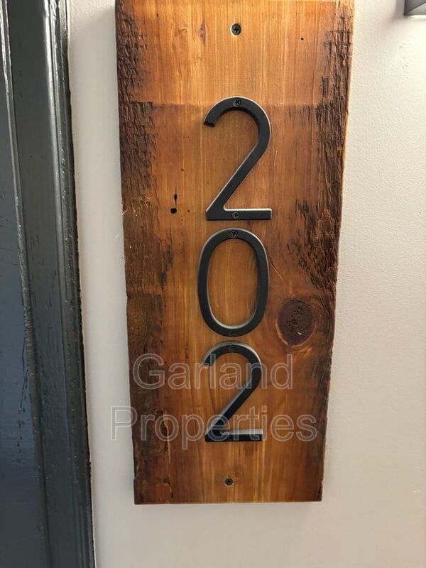 Primary Photo - 73 W Main St