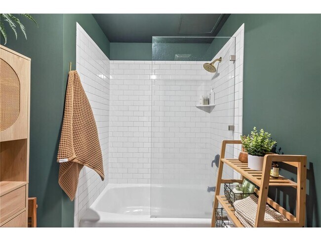 Building Photo - 404 N Washington Ave