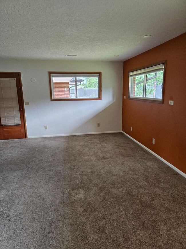 Building Photo - 1 level Mid Century Beauty! 3 Bd/ 3 ba Main Floor Unit
