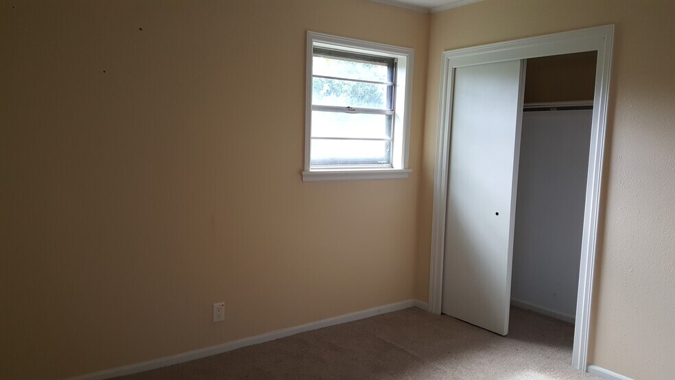 Building Photo - 933 Macklyn Ln