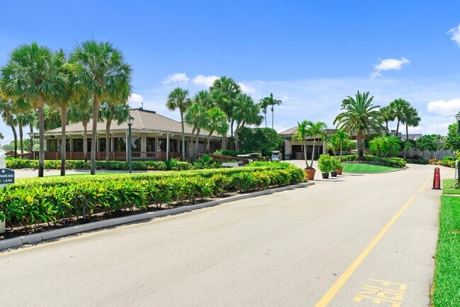 Building Photo - 13692 Cross Pointe Dr