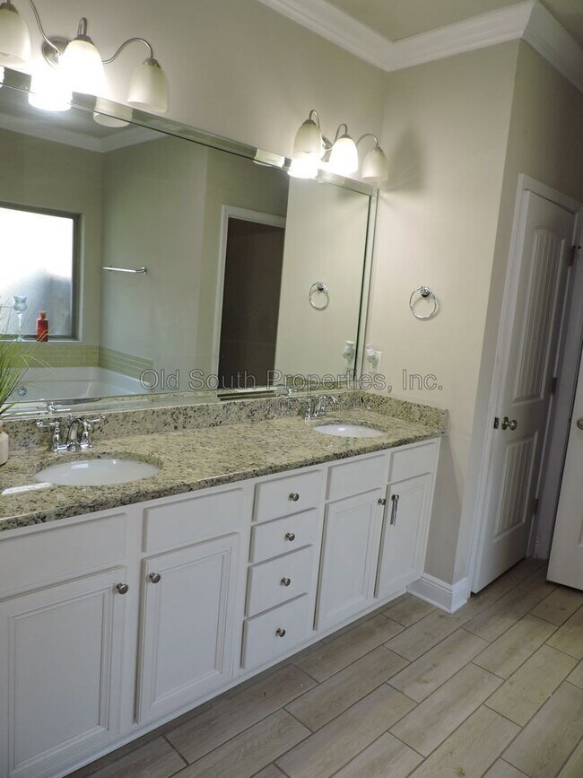 Building Photo - 4221 Essex Terrace Cir