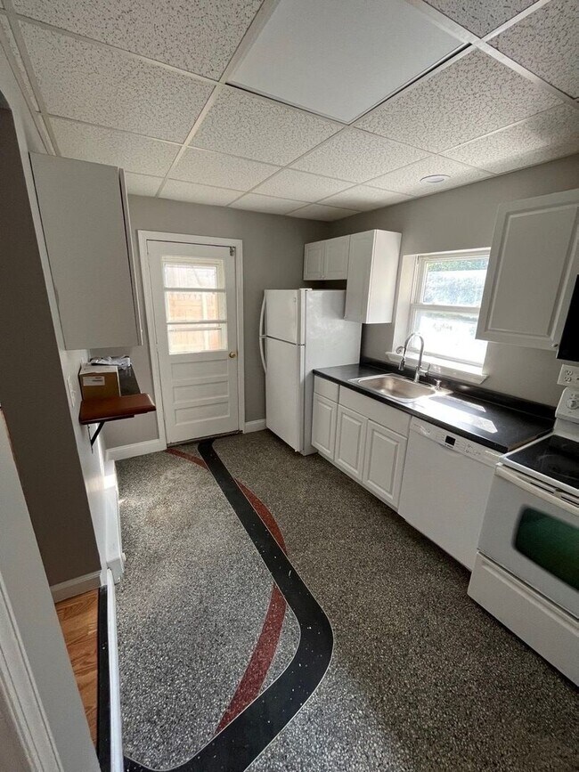 Building Photo - 2 BR Home Available in Allentown, PA