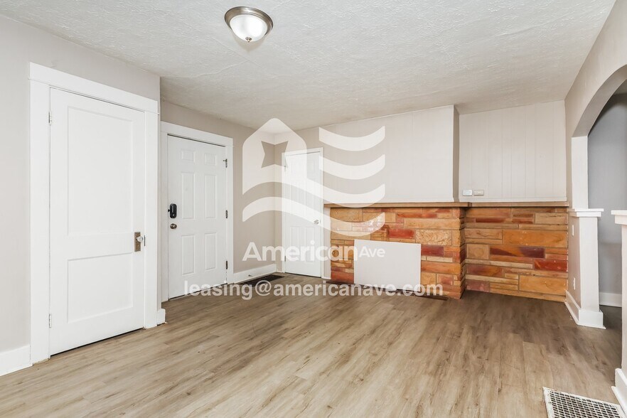 Building Photo - 329 Pointview Ave