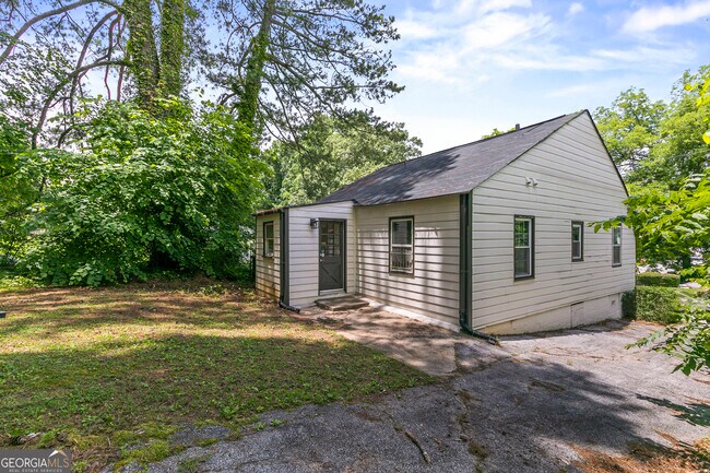 Building Photo - 1472 North Avenue NW