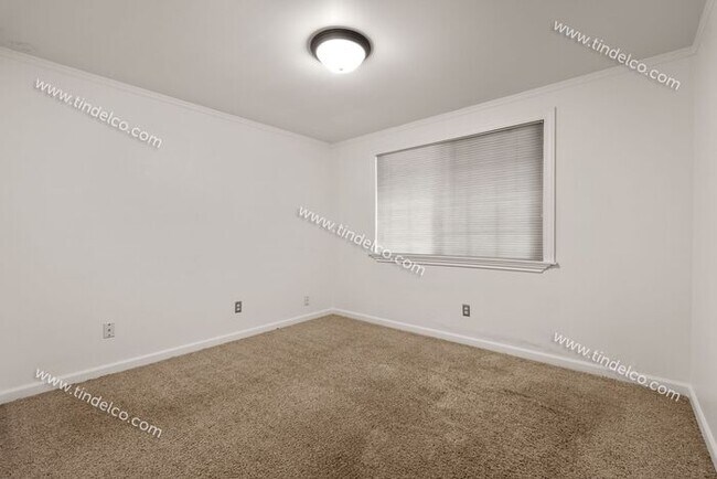 Building Photo - Beautiful 3-Bedroom, 2-Bath Home in Multno...