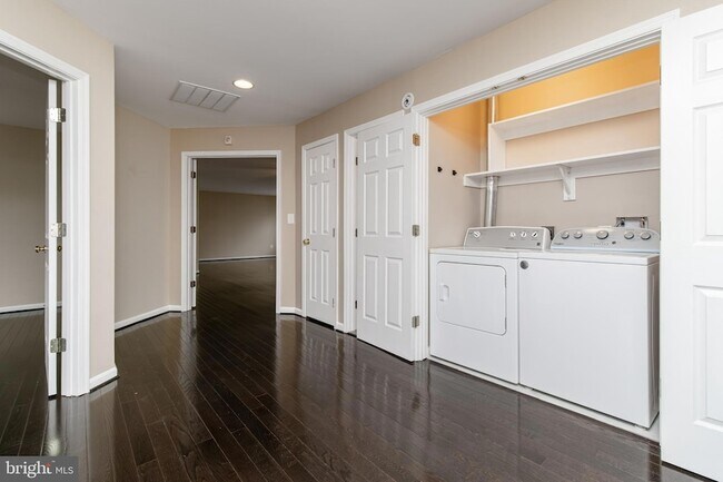 Building Photo - 6239 Willowfield Way