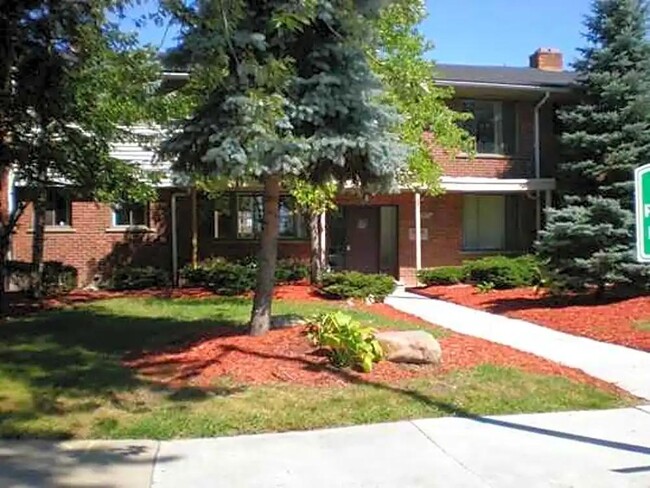 Building Photo - 14034 Riverview St