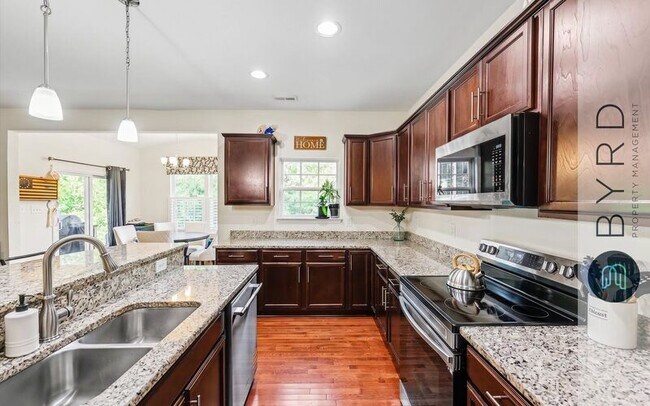 Building Photo - 7413 Nicklaus Cir