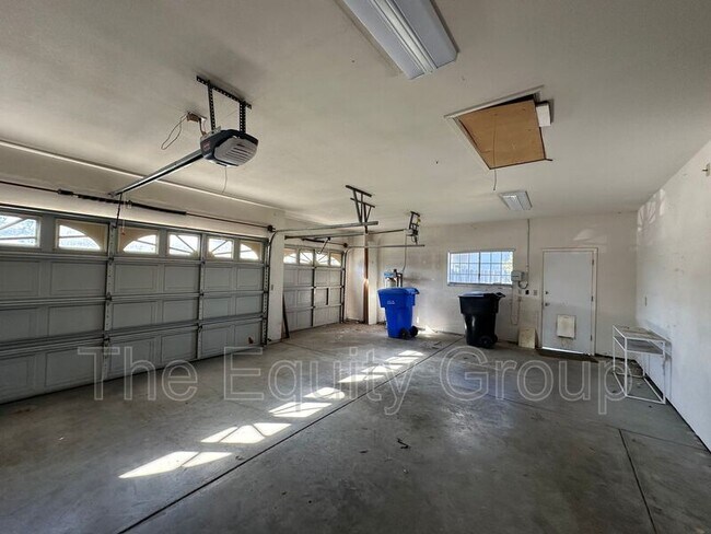 Building Photo - 540 W Birch Ct