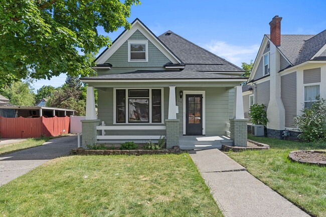 Building Photo - Gonzaga 4 bedroom Craftsman .5mile from Go...