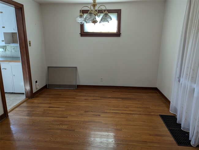 Building Photo - 10 Bidwell St