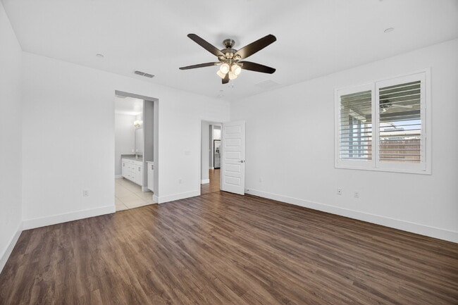 Building Photo - Charming 3-Bedroom Haven in Elk Grove with 2 Full Baths and 1603 Sq Ft of Comfort!