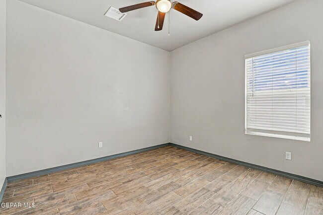 Building Photo - 12760 Dorchester Ave